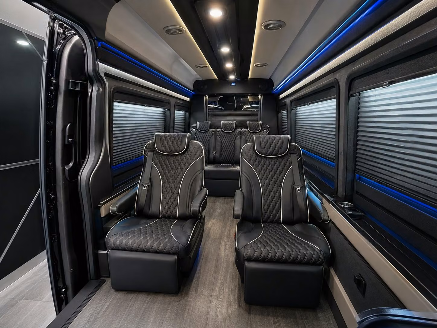 charterbussterlingheights com helps you plan the perfect airport transfer for any group size