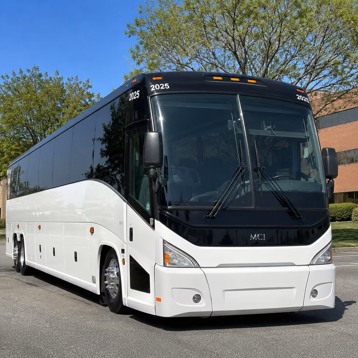 concert bus rentals to pine knob music theatre and meadow brook amphitheatre from sterling heights