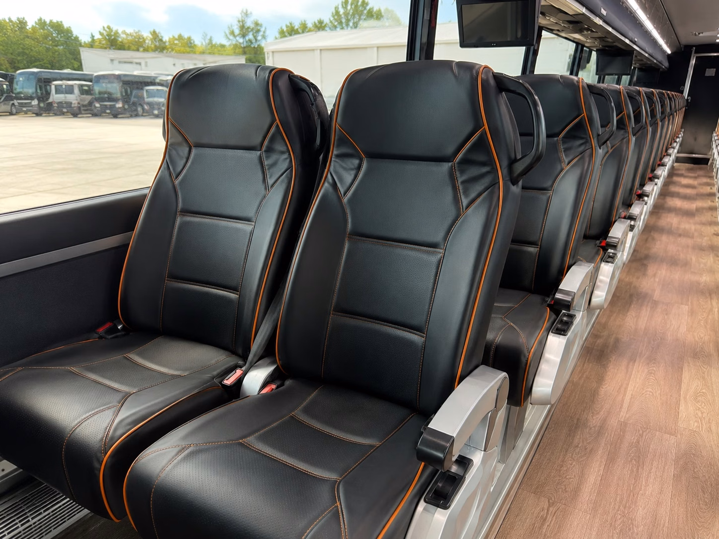 red wings and tigers game shuttles from sterling heights