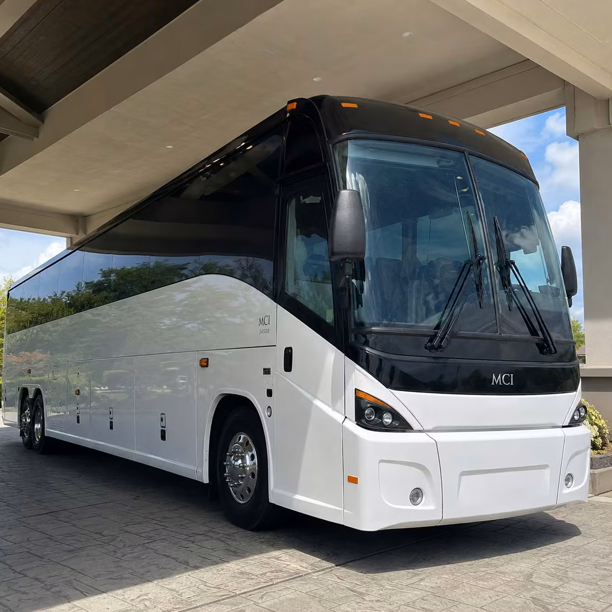 sterling heights manufacturers and auto suppliers rely on private shuttle services to keep shifts running
