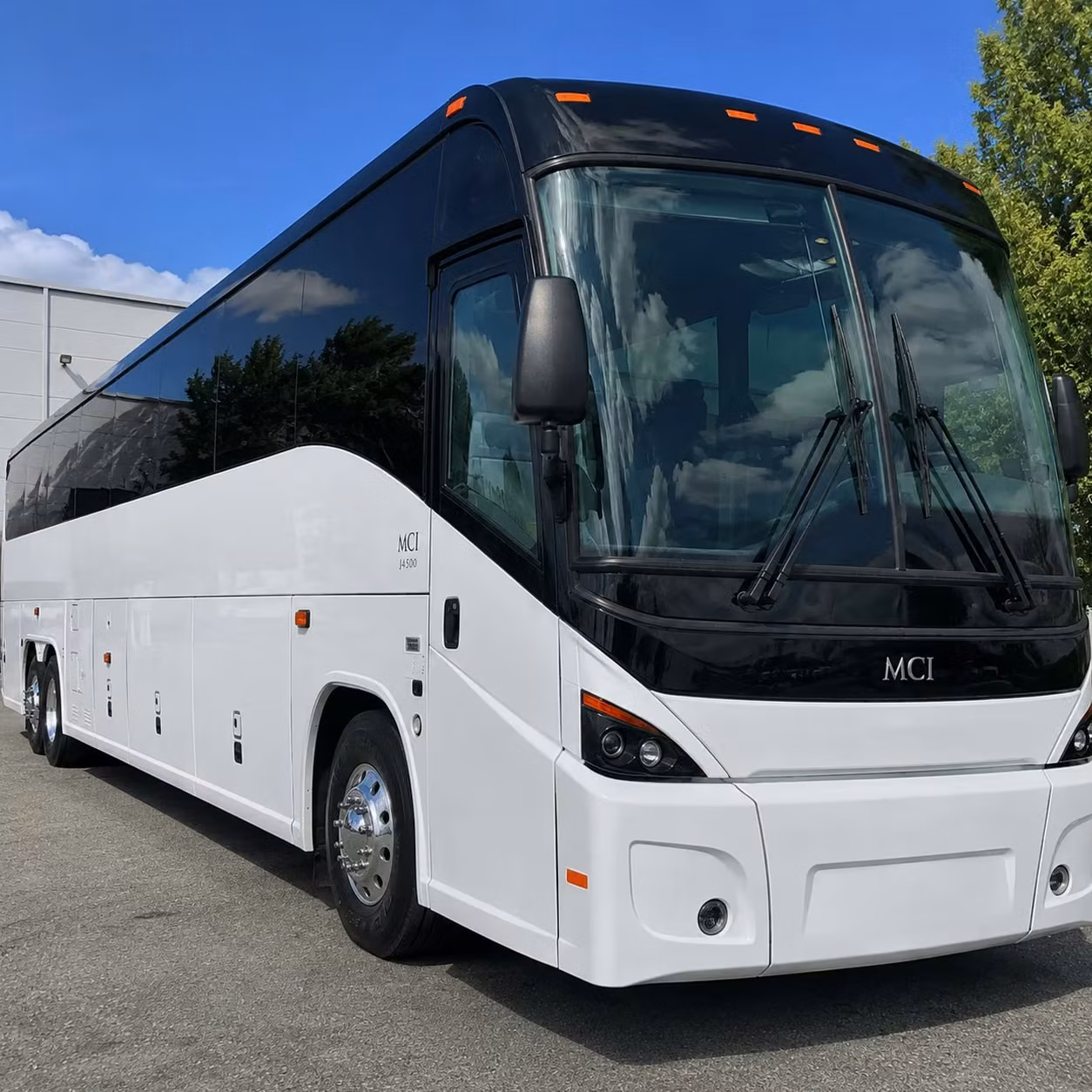 you can find and book airport transportation in sterling heights and any nearby city
